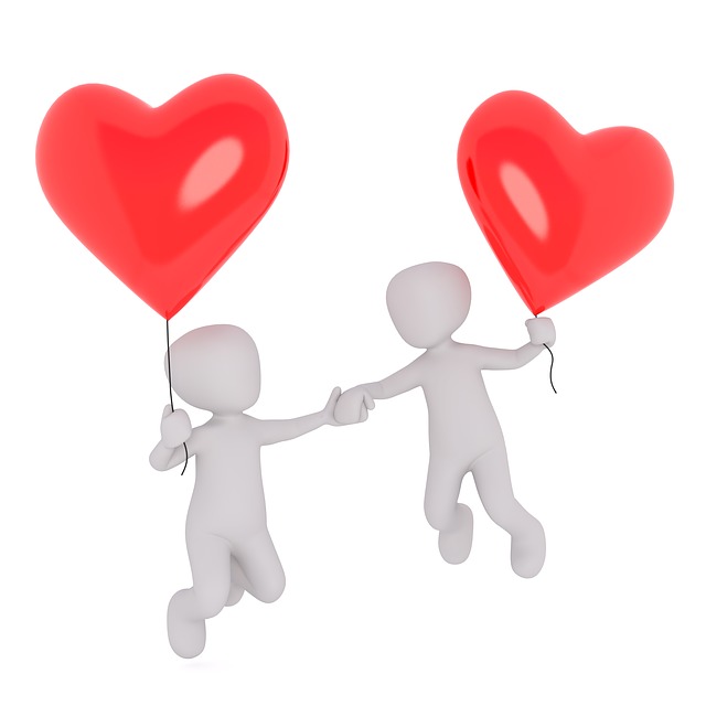 un homme et une femme se donnant la main tout en volant